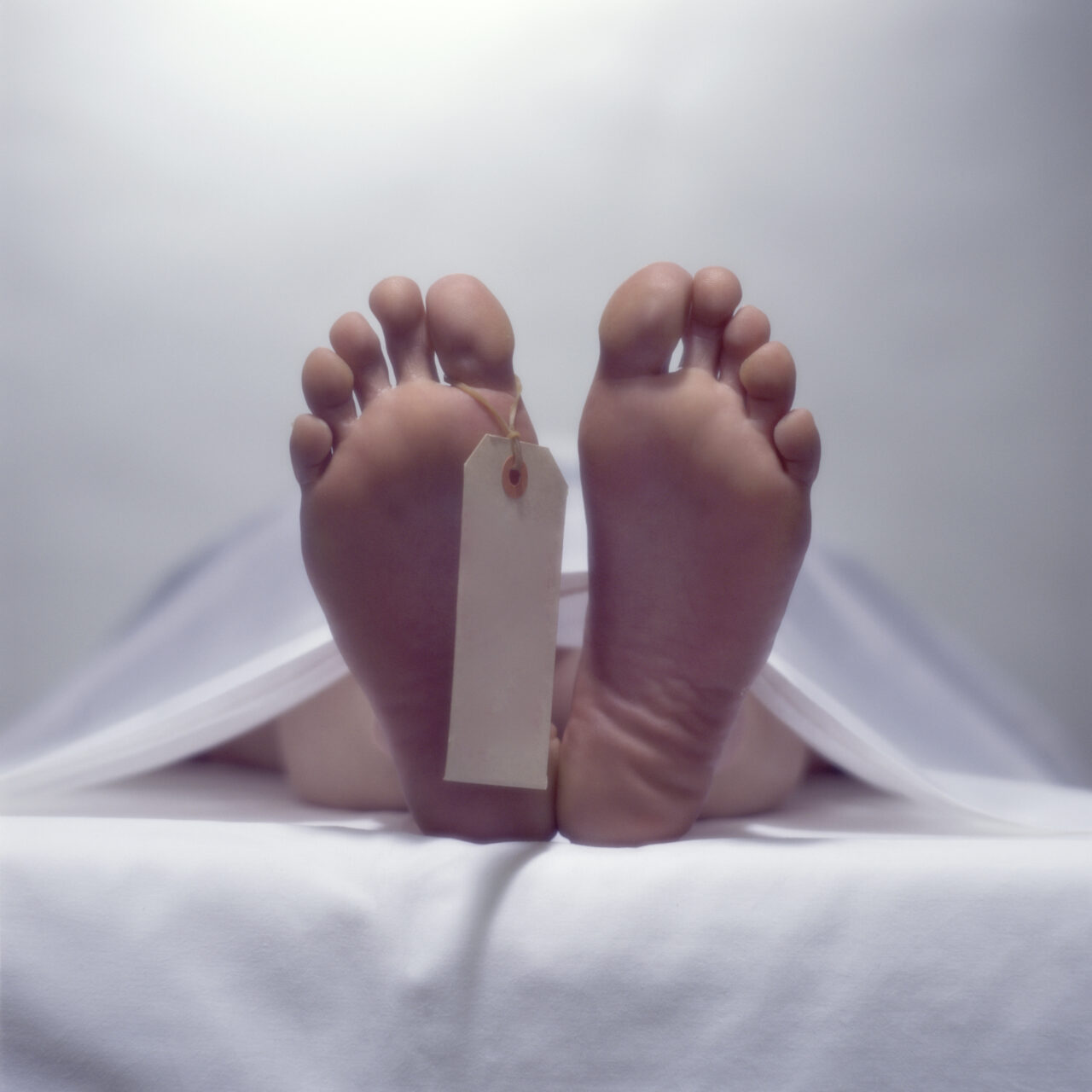 O femeie era cât pe ce să fie îngropată de vie. Medicii au fost șocați când a început să se miște