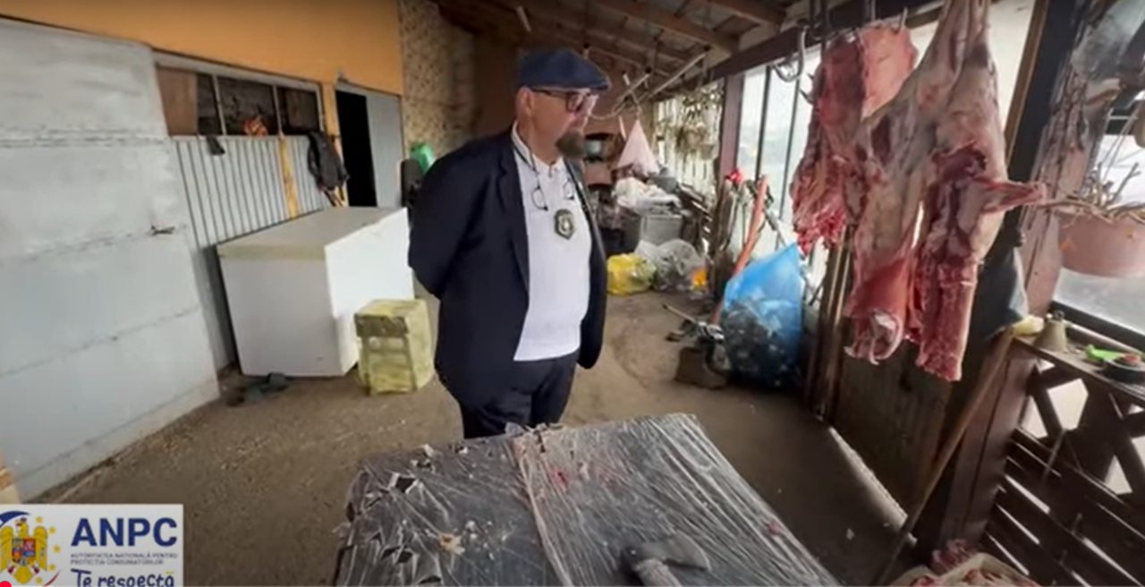 O fermă funcționa în condiții insalubre, de 25 de ani/Piedone: Aici era bine să-l aduci pe Dracula. Să fii inconștient să cumperi miel de-aici