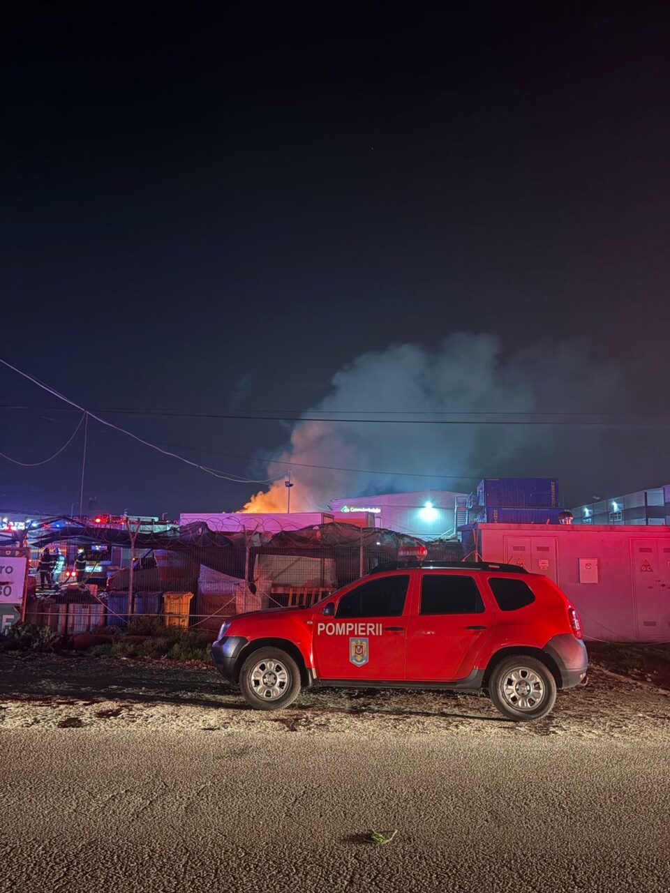 INCENDIU puternic la un centru de reciclare din județul Ilfov. Autoritățile au emis un mesaj RO-Alert, pentru avertizarea populației