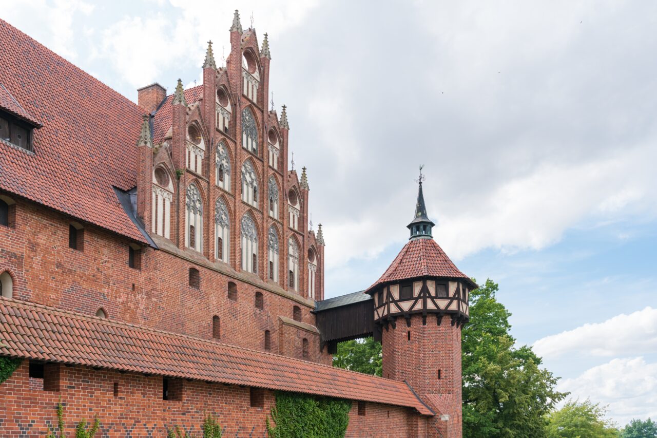 Cel mai mare CASTEL din lume se află în Europa. Unde poți vizita „capodopera arhitecturii medievale”