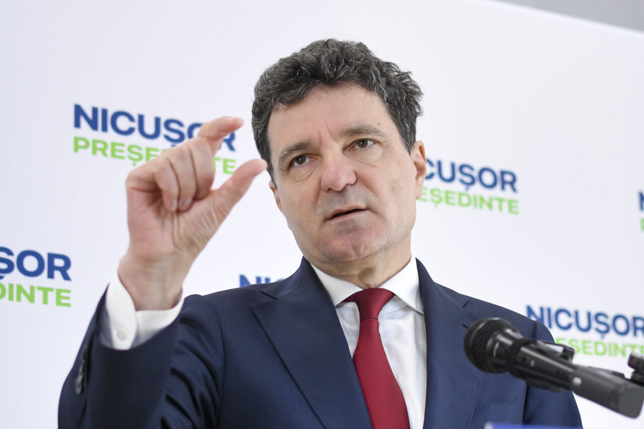 Nicușor Dan, întrebat de reporterul Gândul despre strategia folosirii unor boți în campanie, pentru victimizare. „Nu cred că vreți să mă puneți să comentez niște bârfe”