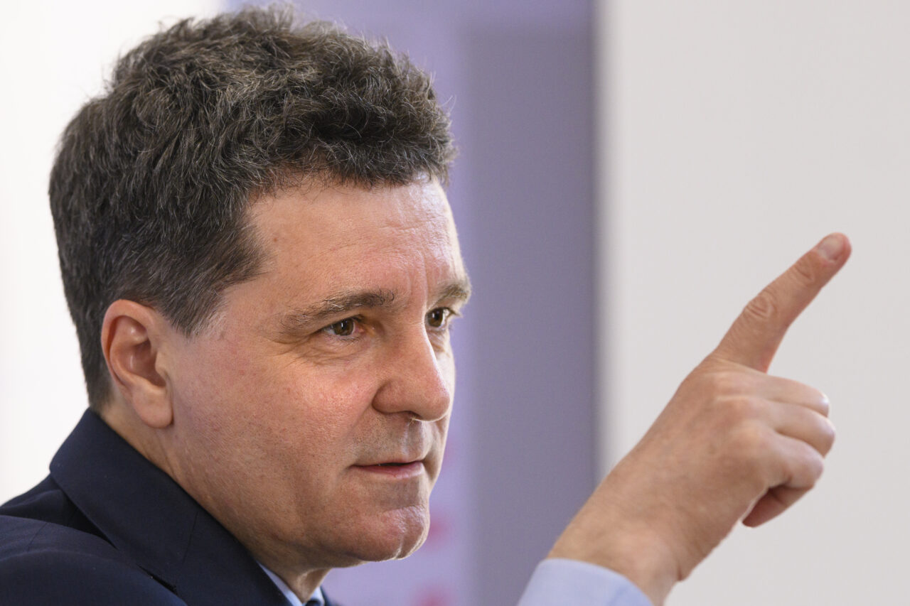 Nicuşor Dan, întrebat dacă este adevărat că va creşte TVA: „Marţi avem conferinţă de presă la Palatul Cotroceni şi răspundem la toate întrebările”