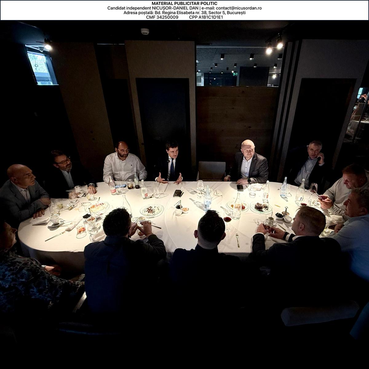 Pentru că Nicușor Dan este de acord cu educația sexuală în școli, mai mulți români din Spania i-au strigat:"Turul doi înapoi"