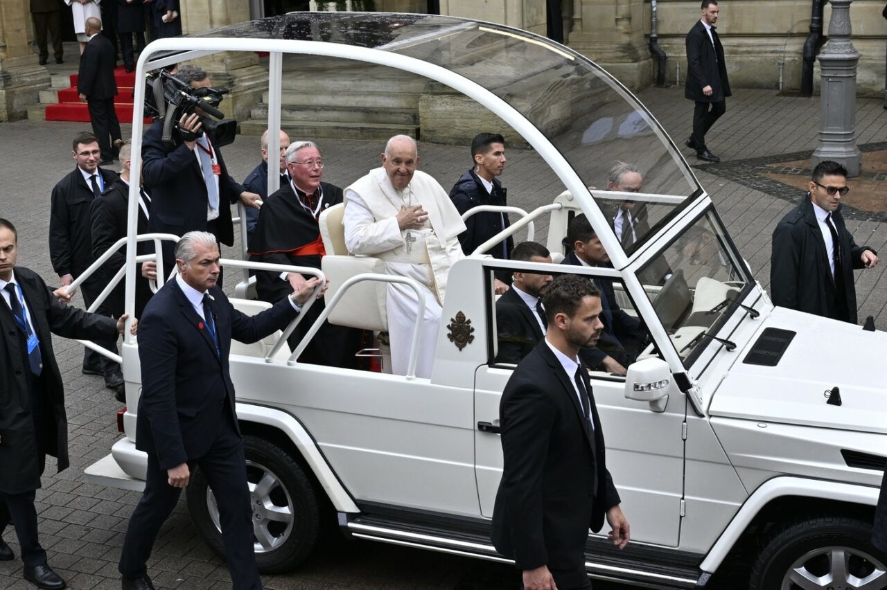 Ce se va întâmpla cu Papamobilul de 500.000 dolari în urma morții Papei Francisc