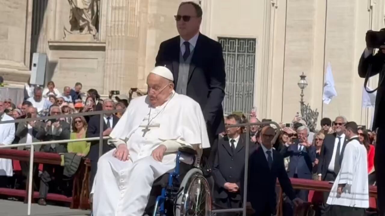 Papa Francisc, prezență incertă la ceremoniile de Paști. Suveranul a lipsit și la procesiunea din Vinerea Mare