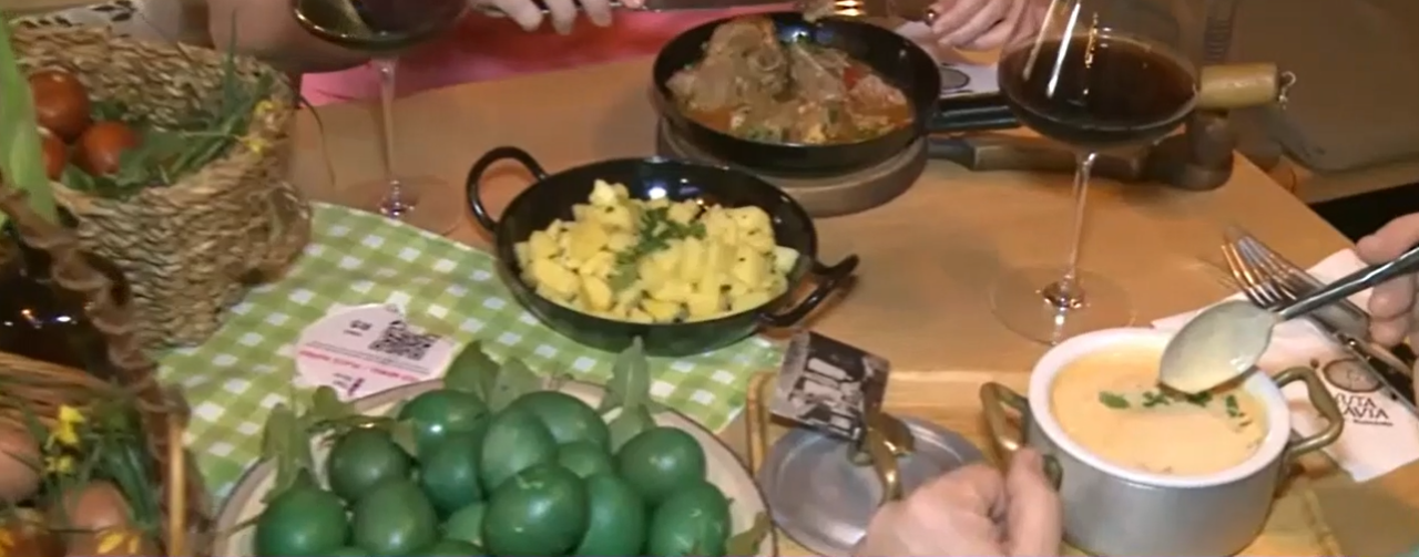 Cum se petrece Paștele în ȘINTEU, capitala slovacilor din județul Bihor. Turiștii sunt fascinați de tradițiile din zonă, dar și de ciorba Slavia