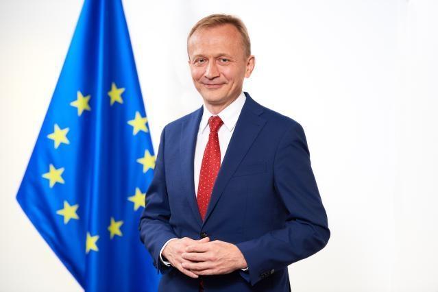 Comisarul european pentru buget și lupta antifraudă vine în România. DISCUȚII cu Ilie Bolojan și Marcel Ciolacu