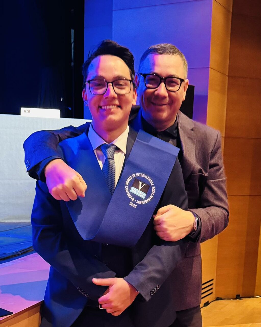 Victor Ponta, mesaj viral: Sunt doar un tată mândru de fiul său, proaspăt absolvent
