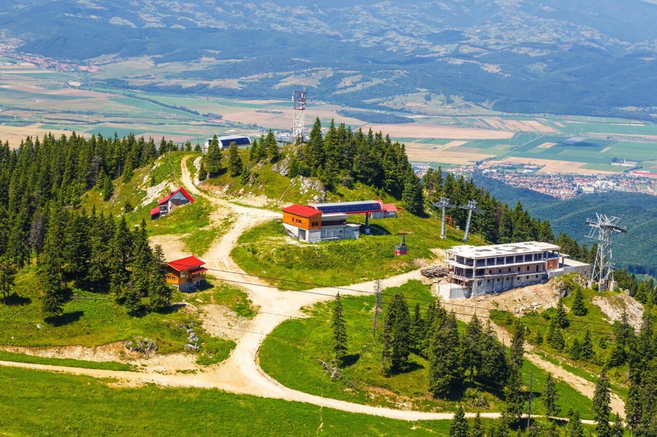 Sejururi de Paște în Poiana Brașov: Cât te costă un weekend la MUNTE cu familia