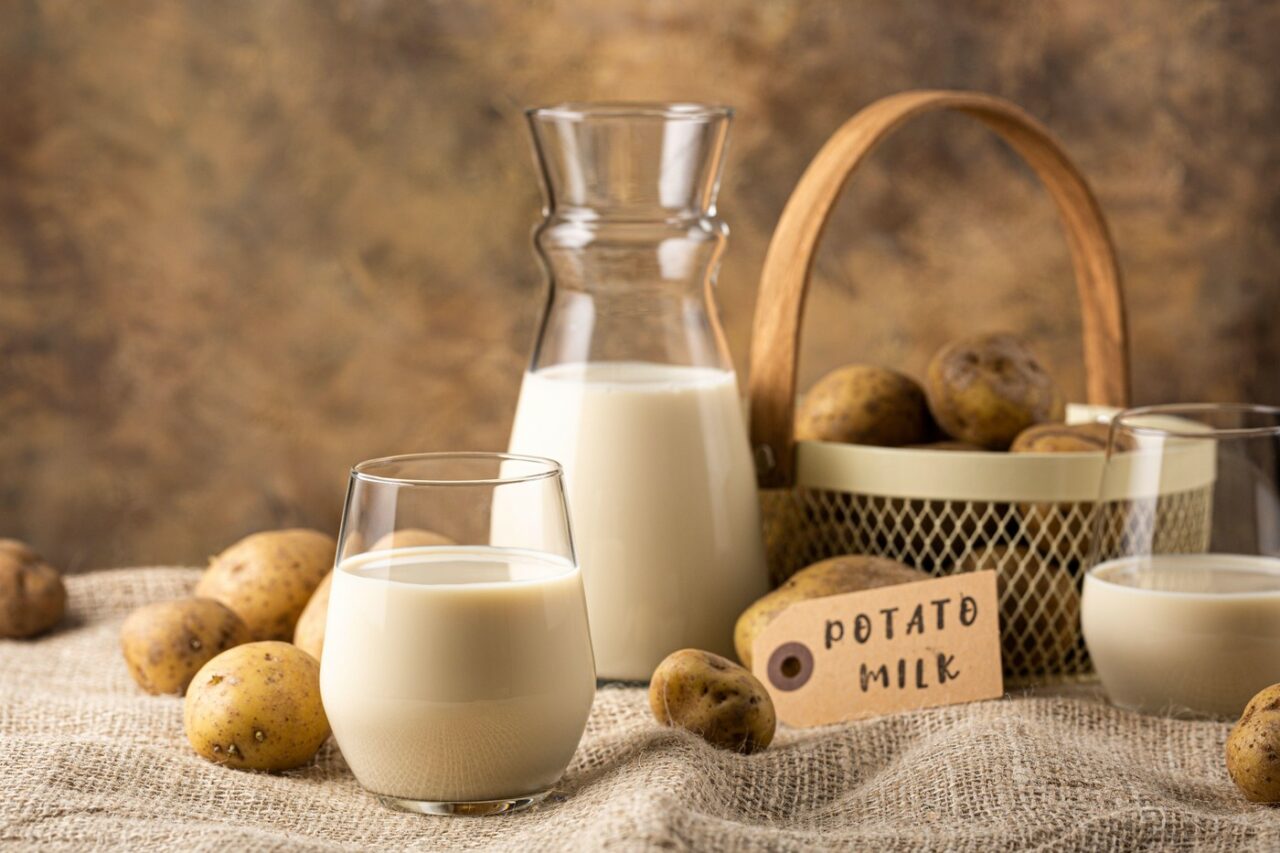 Laptele de CARTOFI, noul trend vegan care prinde viteză în Europa. Este ideal pentru persoanele cu alergii