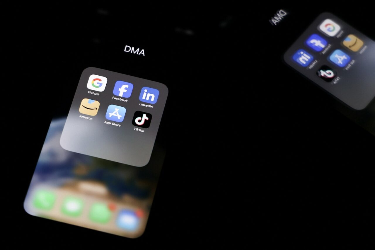 Apple și compania Meta au fost amendate cu SUTE de milioane de euro de Comisia Europeană. Prima aplicare a Regulamentului privind Piețele Digitale