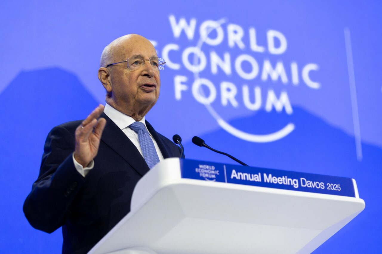 Final de EPOCĂ: Klaus Schwab se retrage din funcția de președinte al Forumului Economic Mondial. Fost CEO al Nestle, numit președinte interimar