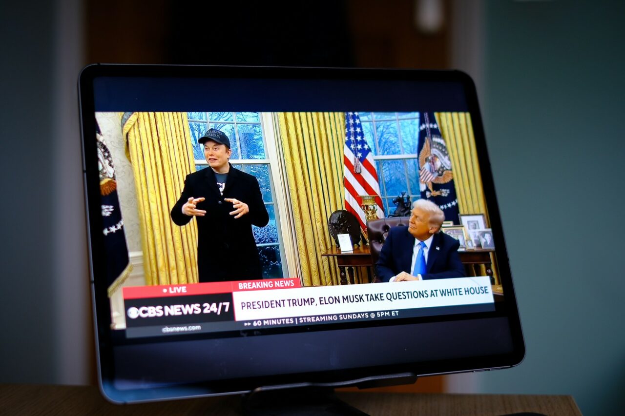 JD Vance neagă zvonurile despre retragerea lui Musk, dar afirmă că la finalul mandatului va rămâne consilierul lui Trump