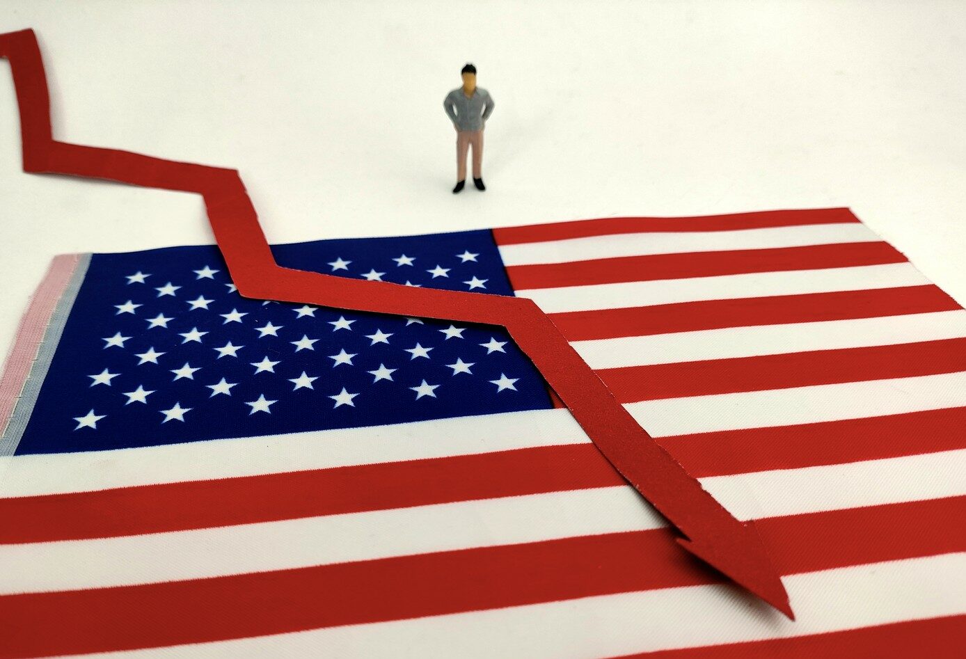 Economia SUA în declin: PIB-ul scade cu 0,3% în primul trimestru al anului 2025