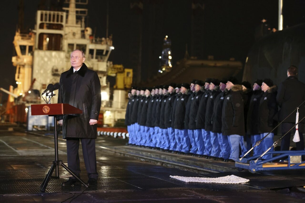 „Carne de tun” pe frontul din Ucraina. „Putin a spus că este dispus să piardă 2 MILIOANE de oameni. De data asta, trebuie crezut pe cuvânt”   