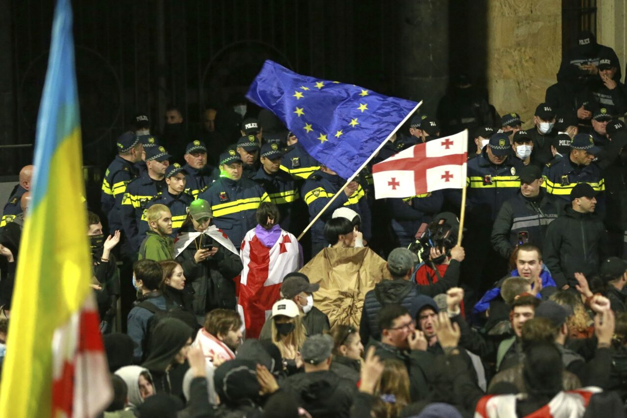 UE avertizează că legea privind „agenții străini” din Georgia este „fundamental incompatibilă” cu valorile europene