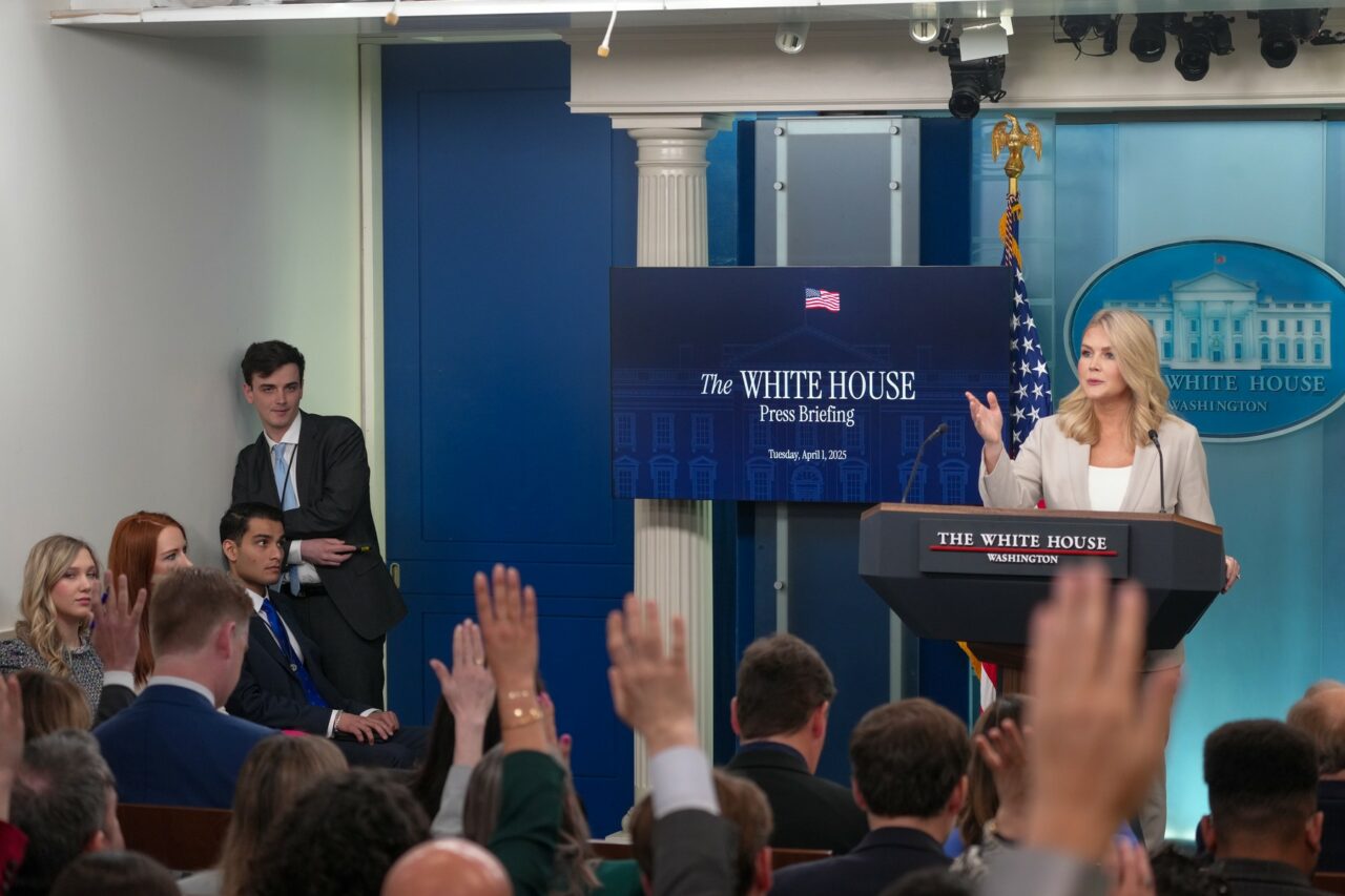 Trump speră să reducă inflația, în pofida efectelor taxelor vamale /Casa Albă: „Președintele face tot ce poate pentru a reduce costurile de trai”