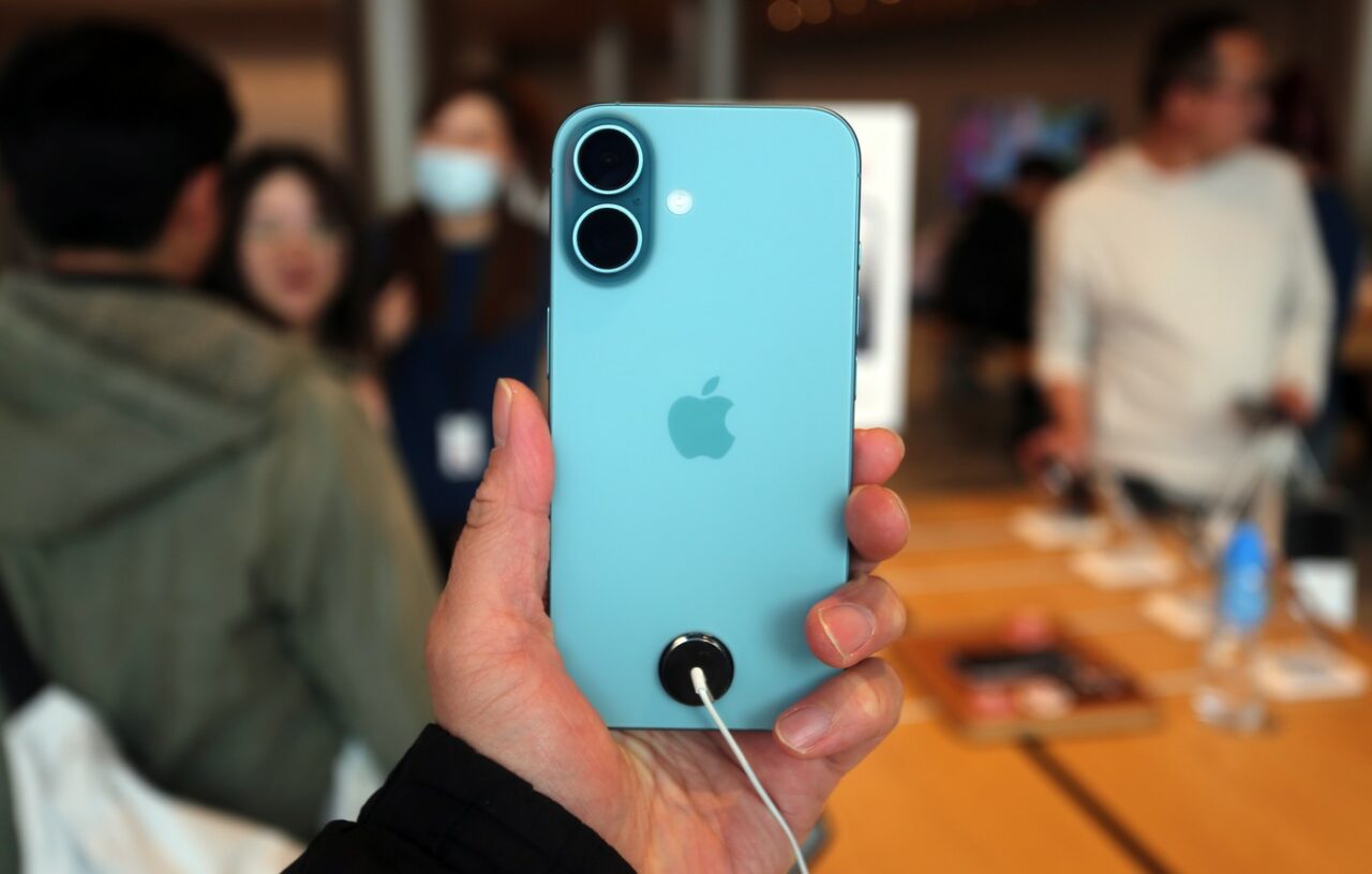 IPHONE la prețuri astronomice după tarifele impuse de Trump. Se așteaptă scumpiri și de 40% la toate produsele Apple