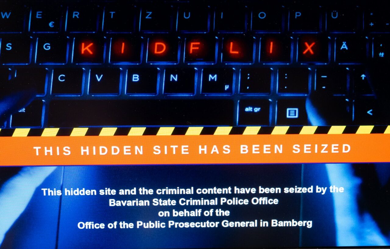 Europol: 38 de țări au luat parte la o anchetă privind o uriașă rețea ONLINE de pedofilie, cu aproape două milioane de utilizatori