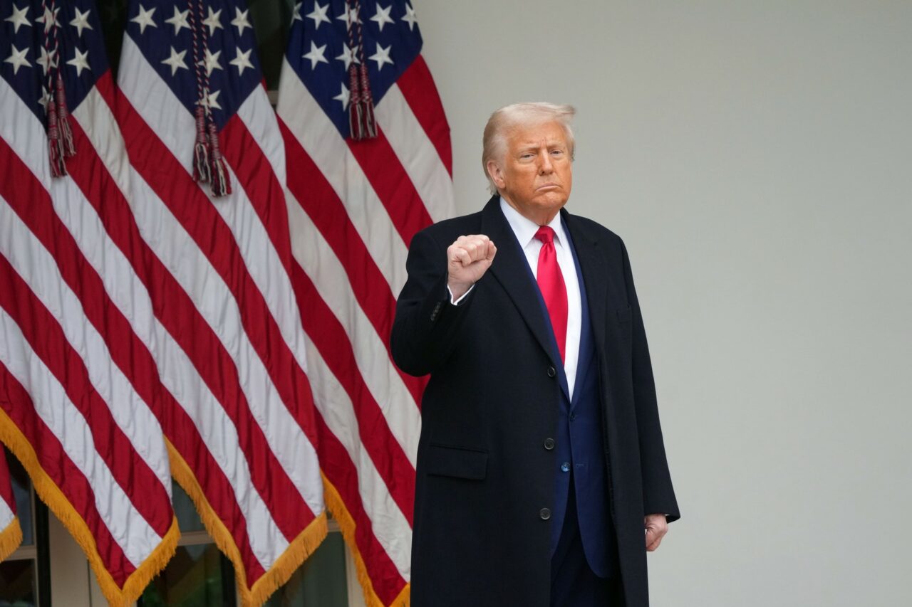 Trump încearcă să JUSTIFICE taxele vamale generalizate /Economia SUA trebuie să devină „mai puternică” și „mai rezilientă”