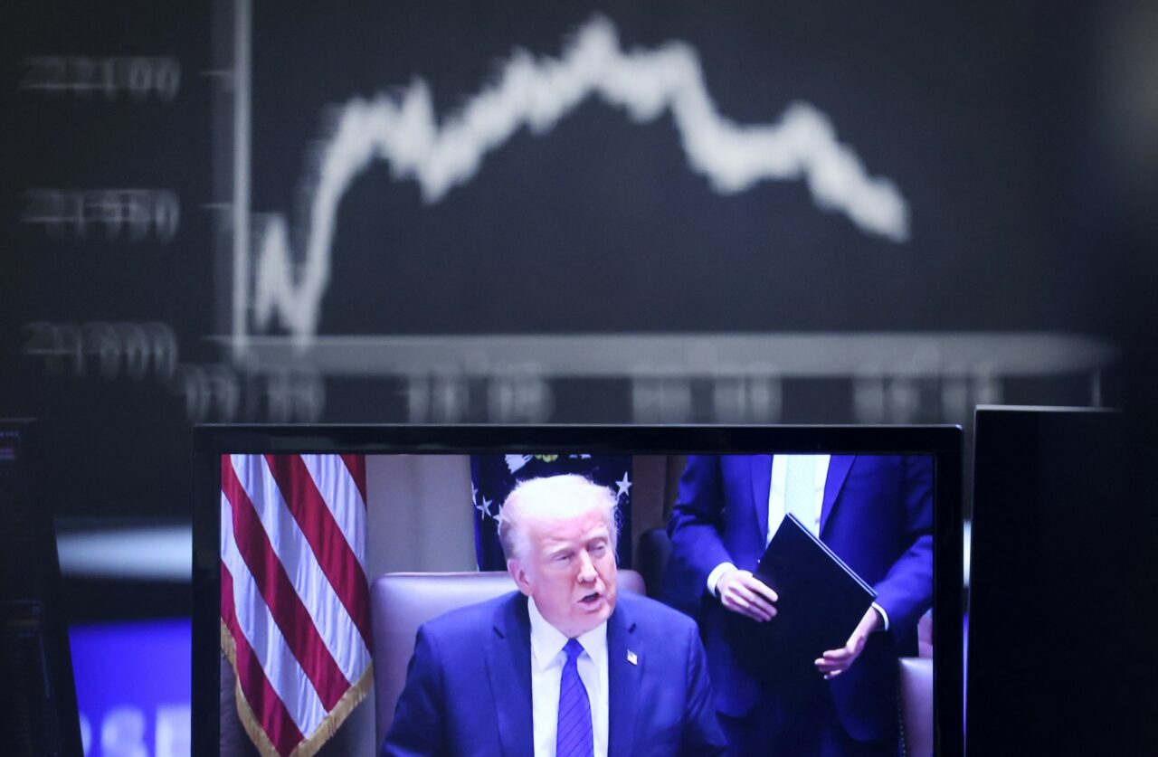 Care ar putea fi IMPACTUL tarifelor lui Donald Trump asupra companiilor românești și ce măsuri ar trebui luate. Estimările specialiștilor