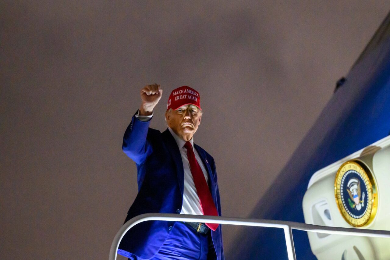 Trump condamnă excluderea lui Marine Le Pen din cursa prezidențială /„Un alt exemplu despre modul în care STÂNGA europeană cenzurează oponenții”