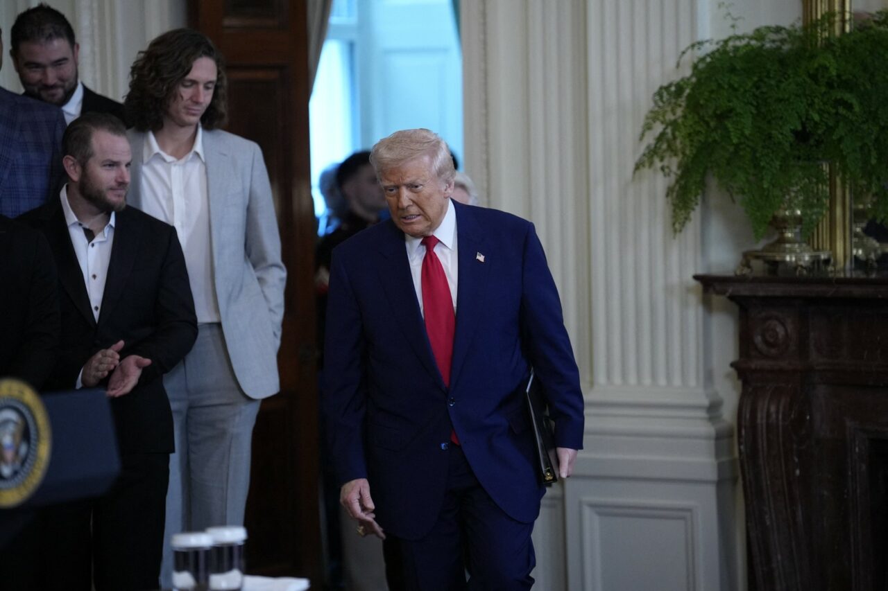 Trump somează China să renunțe la riposta contra SUA, amenințând cu noi taxe