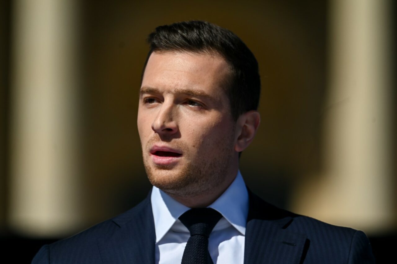 Partidul lui Marine Le Pen se confruntă cu noi TENSIUNI din cauza participării lui Bardella la înmormântarea Papei Francisc