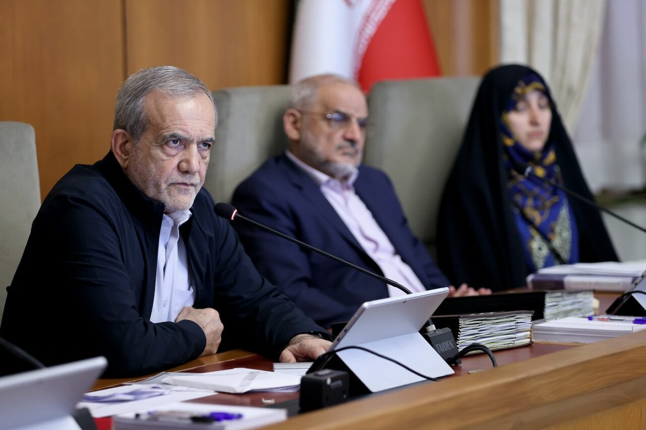 Președintele Iranului insistă că Teheranul „nu dorește o bombă NUCLEARĂ”/ Liderul suprem iranian „nu se opune investițiilor americane”