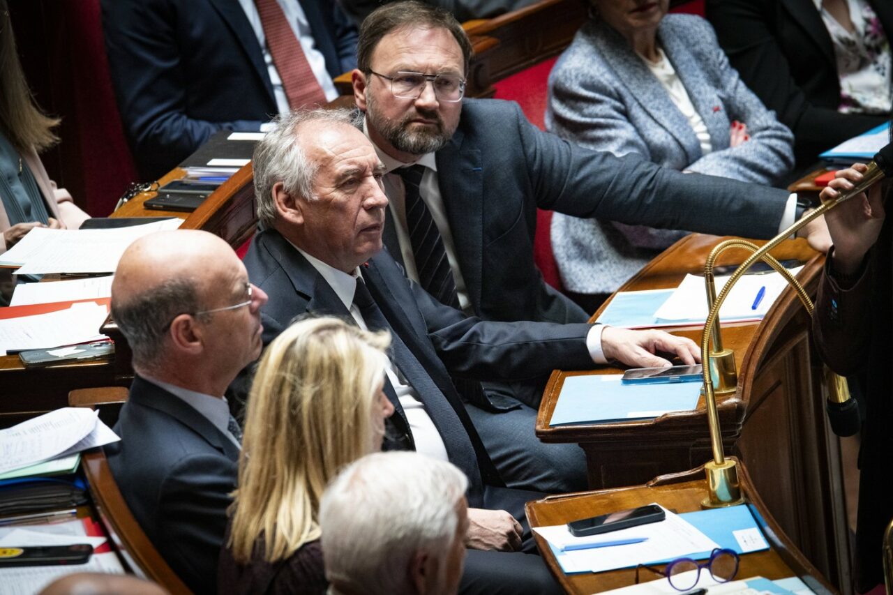 Franța anunță reducerea cheltuielilor guvernamentale cu cinci miliarde de euro, în contextul TENSIUNILOR internaționale generate de Trump