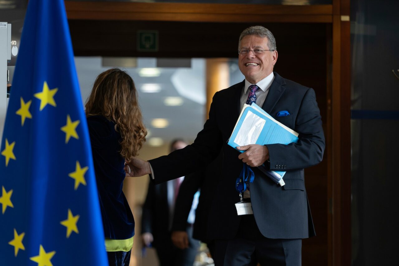 Bloomberg: UE și Statele Unite au înregistrat doar progrese SLABE în negocieri, iar Washingtonul ar putea menține taxele vamale