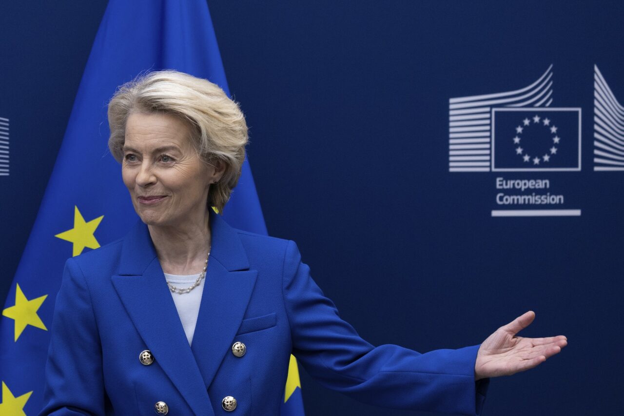 UE suspendă riposta la taxele lui Trump, în concordanță cu decizia SUA /Bruxellesul AVERTIZEAZĂ Washingtonul