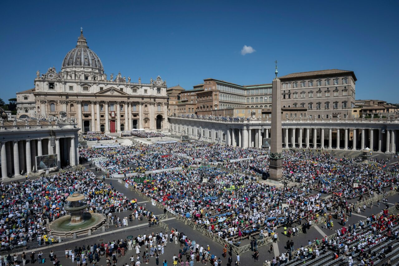 Măsuri sporite de securitate în Roma după moartea Papei Francisc. Ceremonia canonizării primului adolescent din Biserica Catolică a fost suspendată