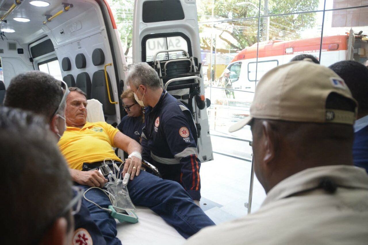 Aflat în campanie electorală deși nu are voie să candideze, fostul președinte al Braziliei Jair Bolsonaro a fost dus la SPITAL