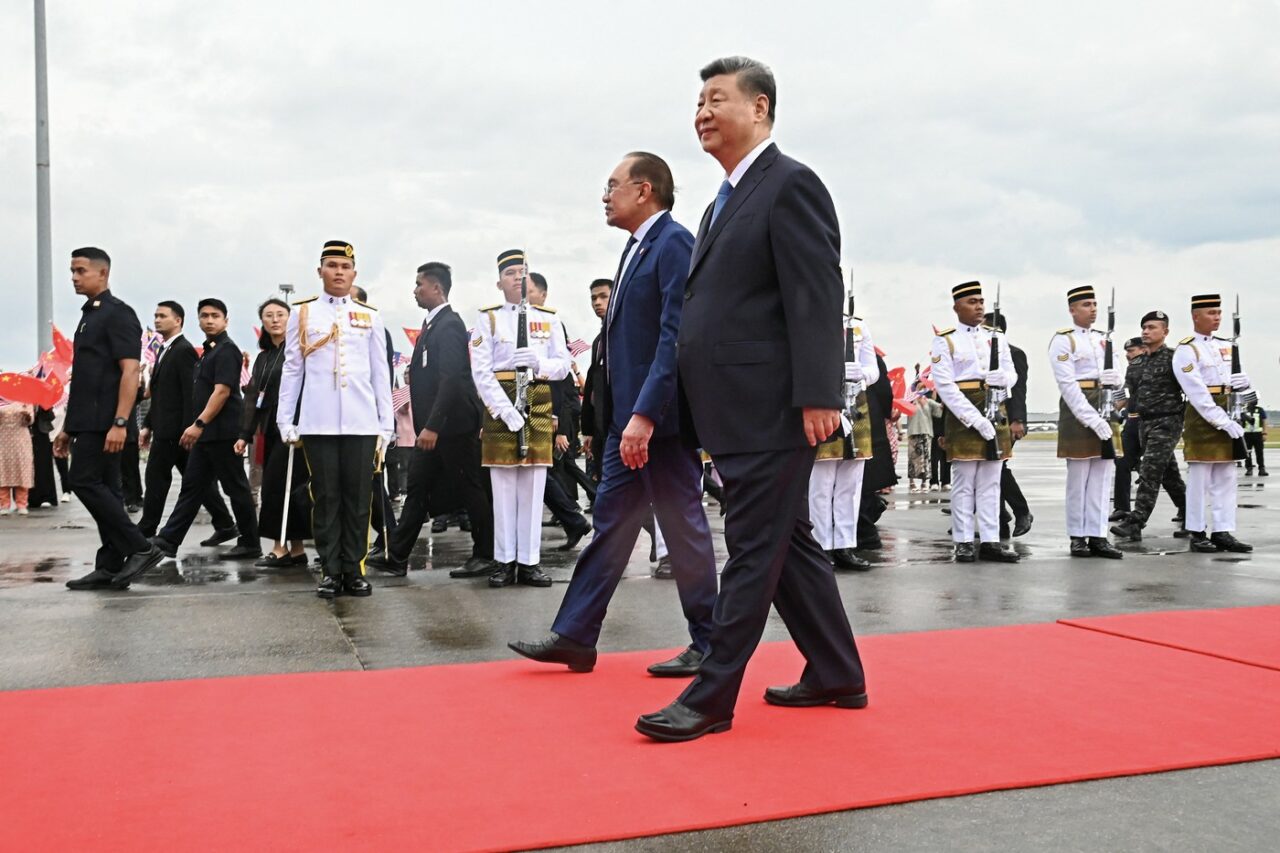 Președintele Chinei consolidează relațiile ECONOMICE cu statele asiatice, în contextul războiului comercial cu SUA