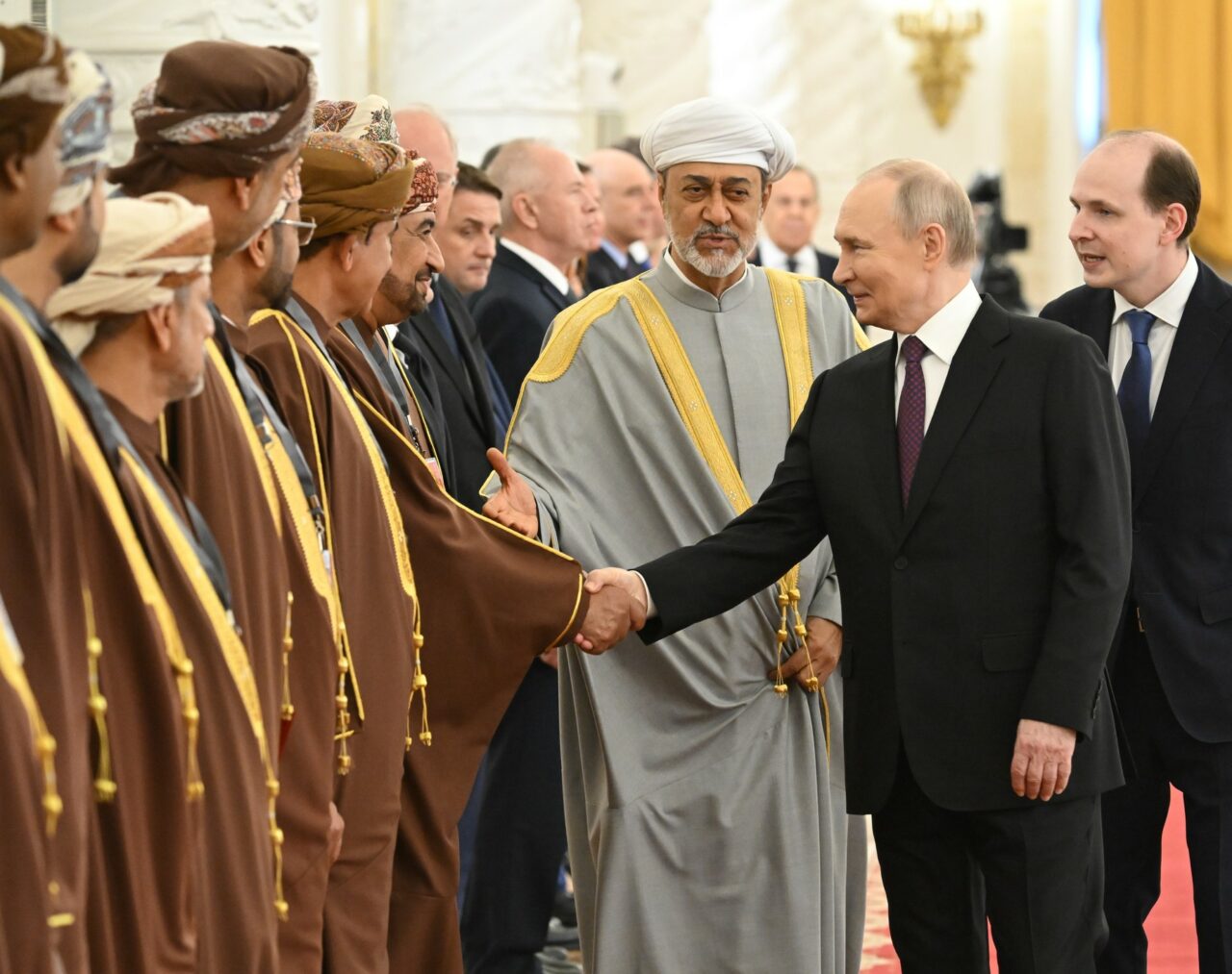 Putin a discutat cu liderul Omanului despre programul ATOMIC iranian, în contextul negocierilor dintre Washington și Teheran