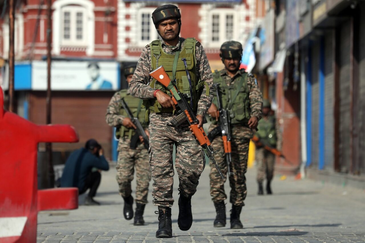 Atac sângeros asupra unui grup de TURIȘTI soldat cu 26 de morți și 17 răniți. Atacatorii au deschis focul într-o stațiune din Cașmirul indian