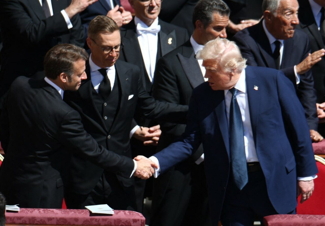 Macron avertizează că va crește presiunea asupra Rusiei/ „Trebuie să fim UNIȚI și să continuăm efortul de descurajare”