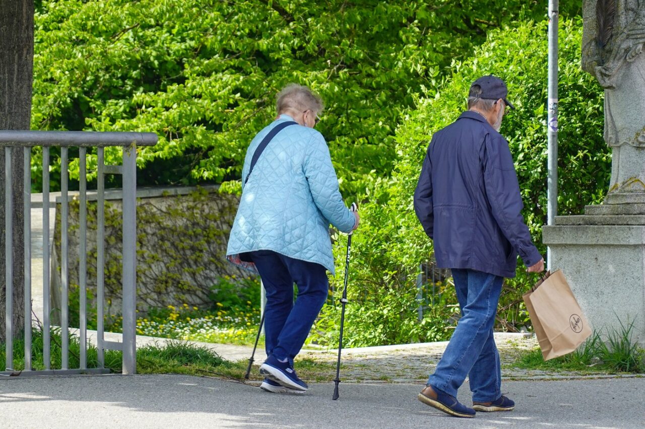 România în declin DEMOGRAFIC: Populația îmbătrânește rapid