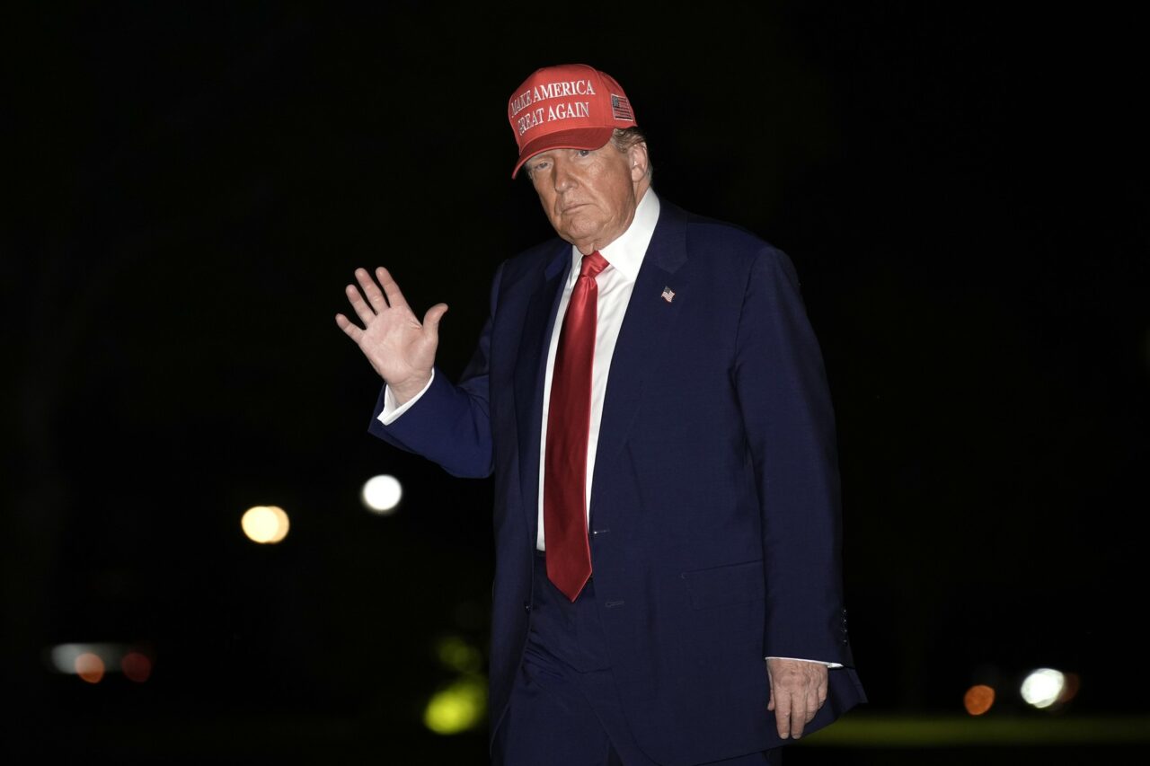 Trump îi atribuie lui BIDEN rezultatele economice slabe, pe fondul riscurilor recesiunii /„Aveți răbdare!”
