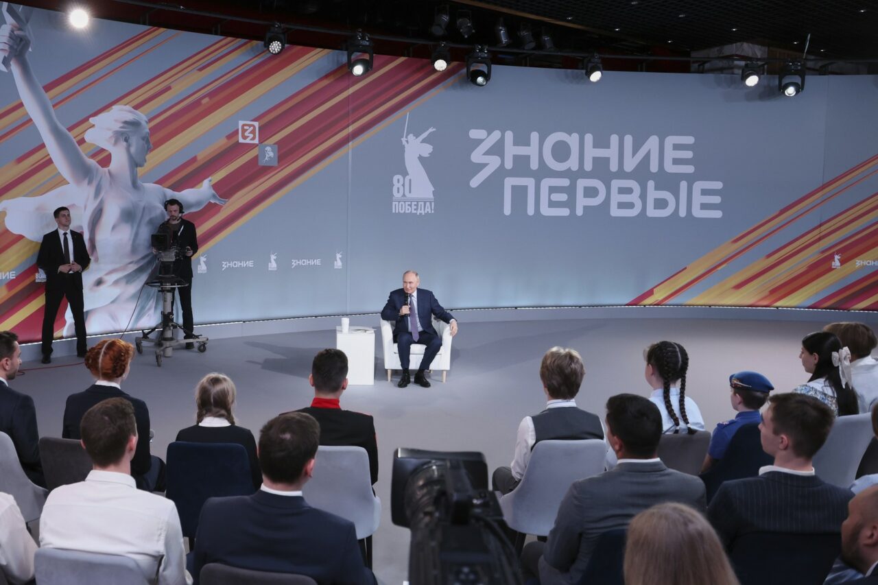 Kremlinul anunță că Vladimir Putin este deschis negocierilor cu Ucraina, dar este SCEPTIC în privința unui rezultat rapid