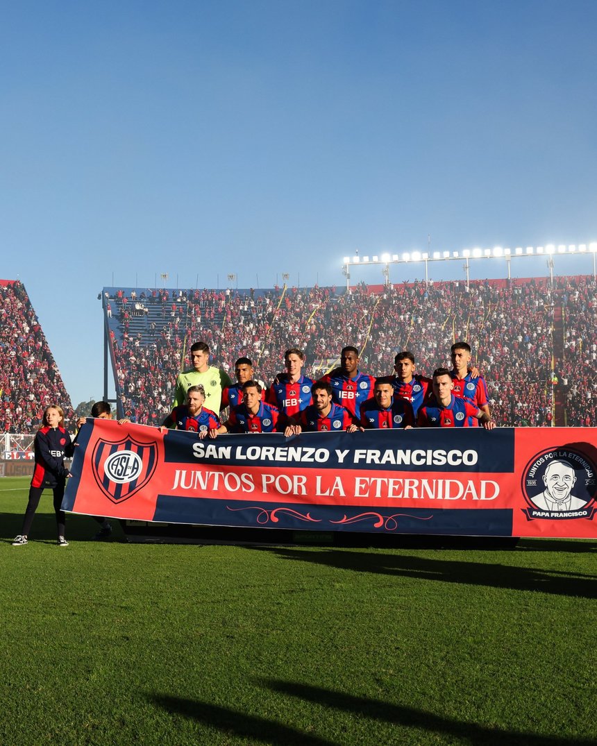Echipa de fotbal San Lorenzo i-a adus un omagiu Papei Francisc. Suveranul Pontif era fan al acestui club