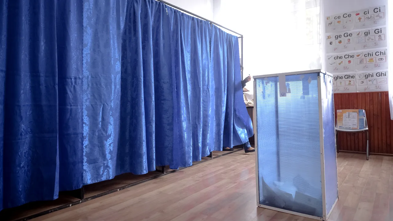 PROGRAMUL școlilor după alegerile de duminică. Situațiile în care începerea cursurilor se va decala: „Acolo unde se organizează secții de votare”