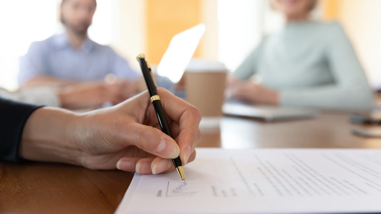 Cât trebuie să plătești la notar pentru antecontractul de vânzare-cumpărare. Cum se calculează taxele notariale