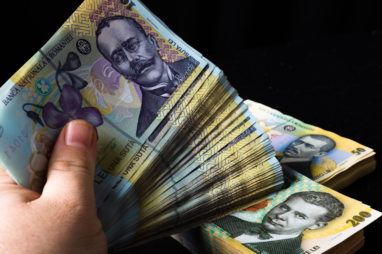 Metoda de înșelătorie care i-a adus unui tânăr din Oradea peste 370.000 de lei. Cum au fost păcălite victimele