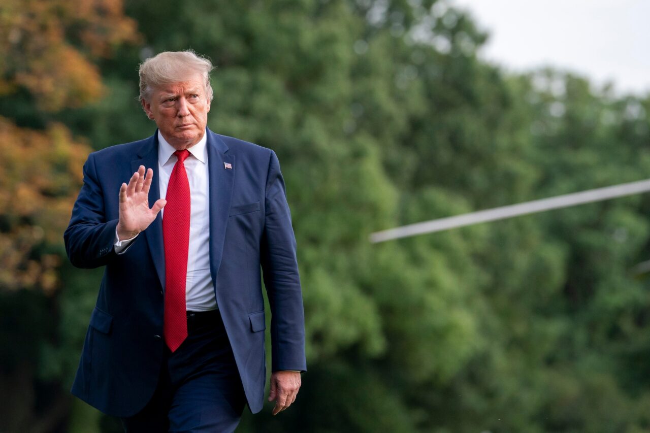 Donald Trump ia în considerare să plătească 10.000 de dolari pe an fiecărui locuitor din GROENLANDA pentru a înlesni preluarea insulei
