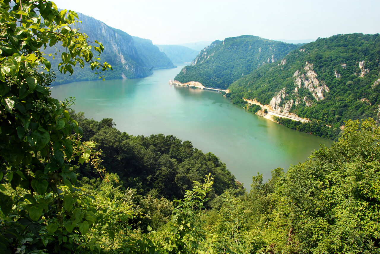 Cât plătesc turiștii pentru cazarea în Clisura Dunării, de Paște. Din meniu nu lipsesc preparatele tradiționale