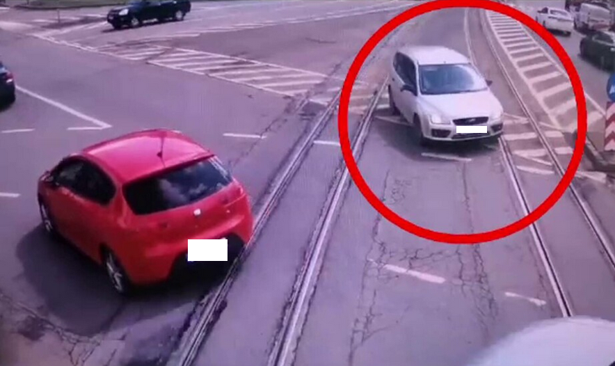 Șofer din Iași, căutat de polițiști după ce a circulat pe CONTRASENS aproape un kilometru. Totul a fost filmat