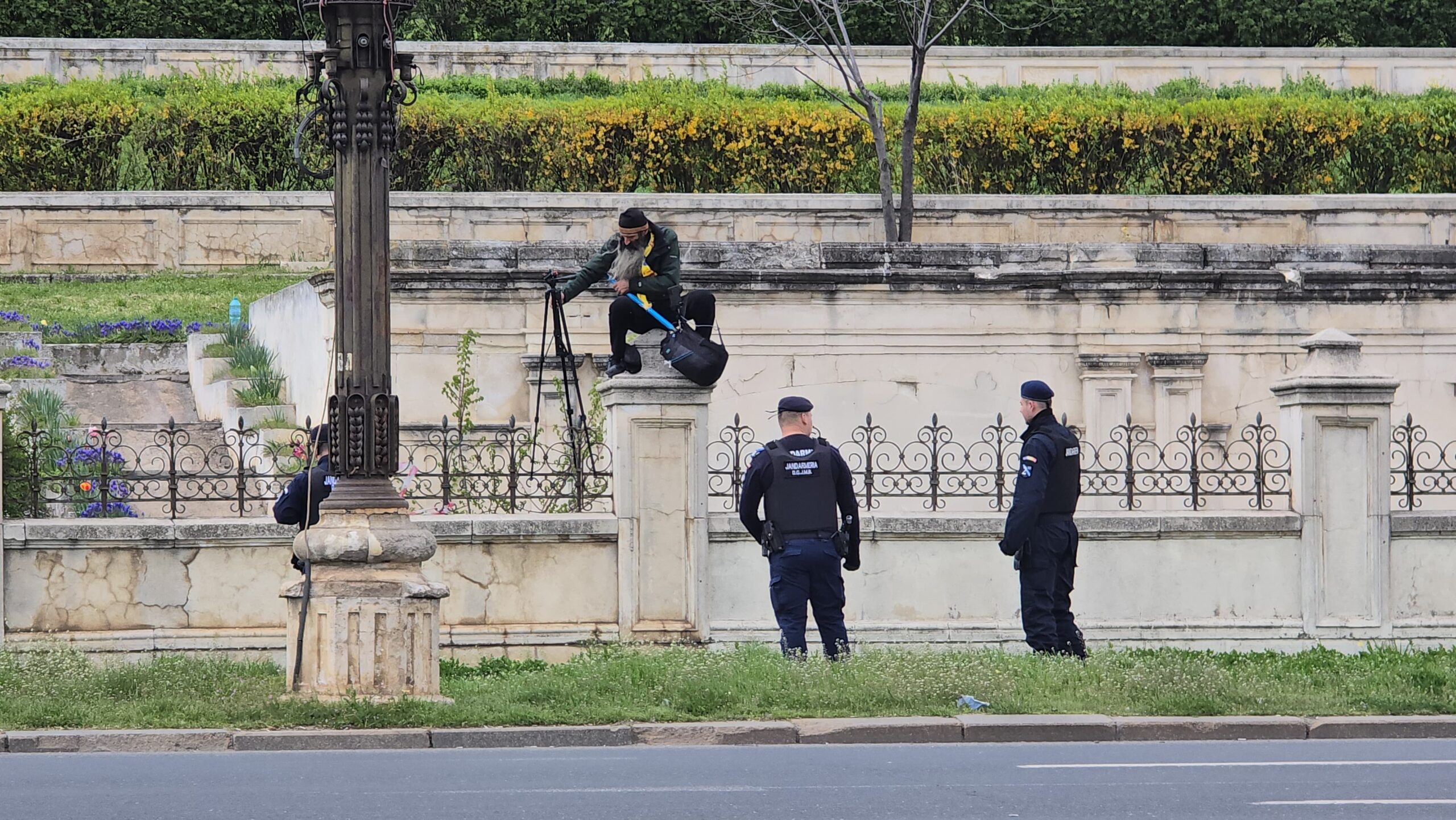 Protestul 'Stegarului dac' continuă la Palatul Parlamentului