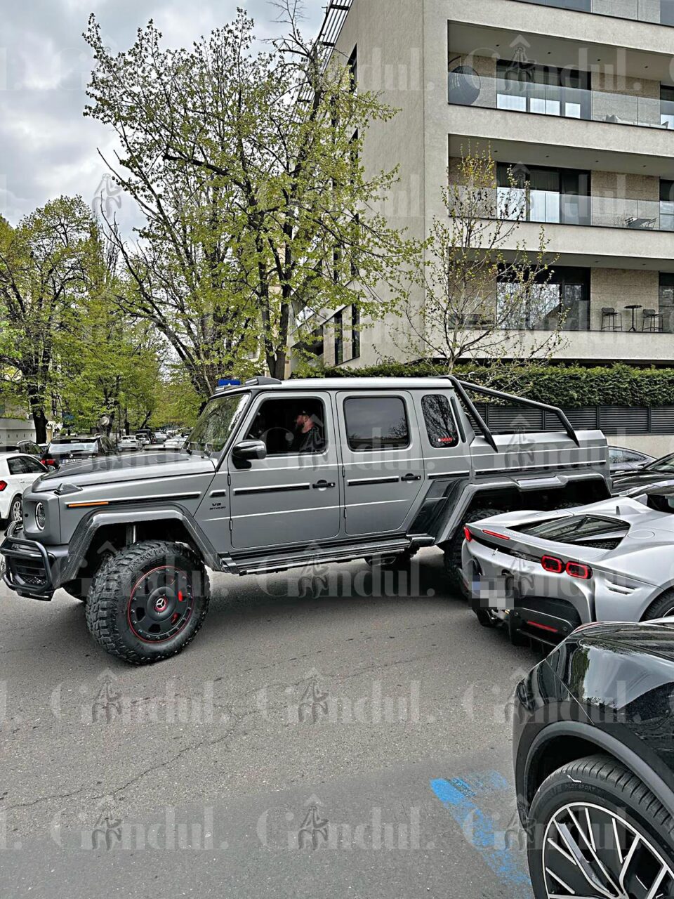 BOLIZI tunați de 1,3 milioane de euro au atras atenția în cel mai select cartier al Bucureștiului